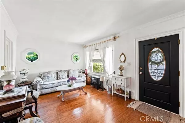 Los Angeles, CA 90039,3367 La Clede Avenue