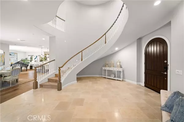 Irvine, CA 92602,212 Clear Falls