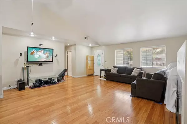 North Hollywood (los Angeles), CA 91601,5810 Denny Avenue