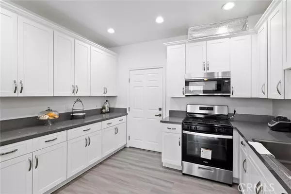 Rialto, CA 92376,572 N Teakwood