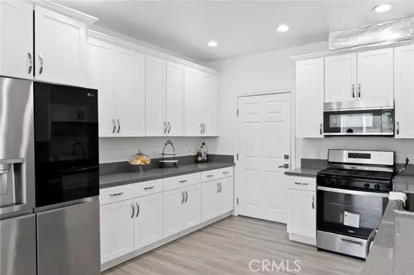 Rialto, CA 92376,572 N Teakwood