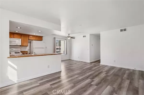 Riverside, CA 92507,1142 W Blaine #201