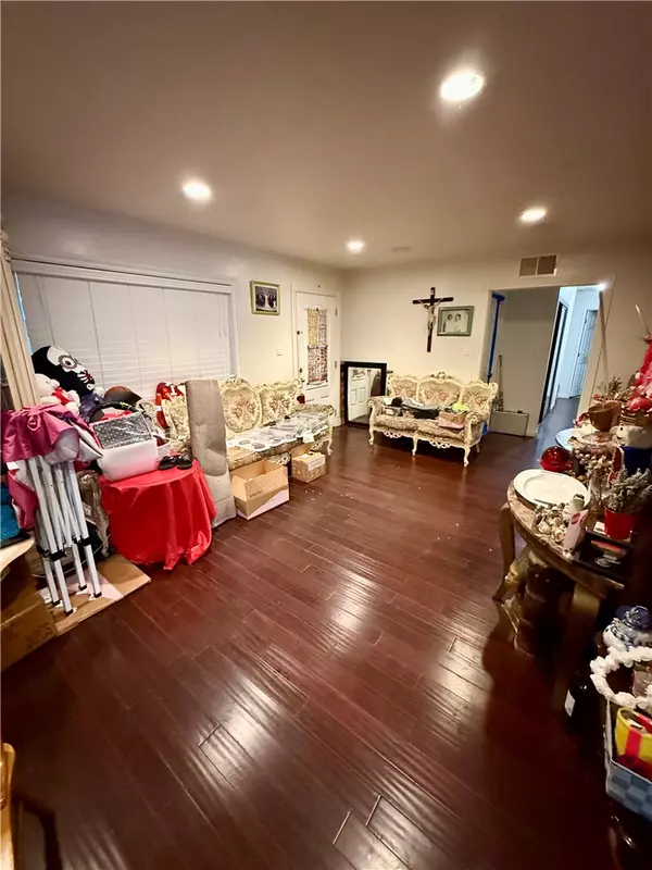 Oxnard, CA 93033,4010 S J