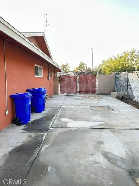 Victorville, CA 92395,14185 Burning Tree