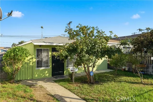 Los Angeles, CA 90003,10208 S San Pedro