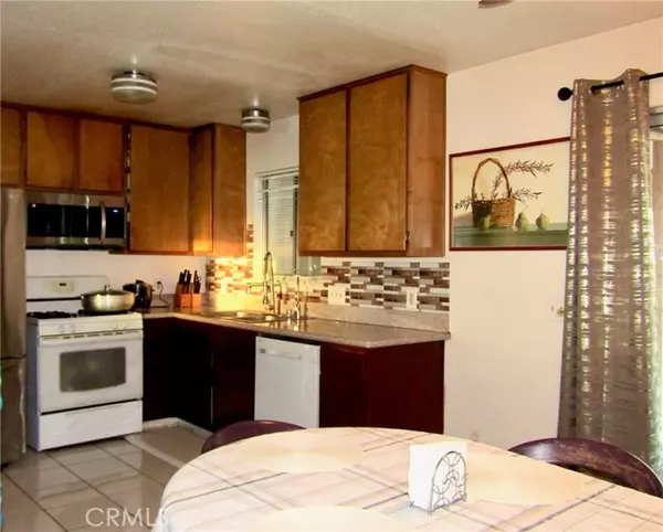 Hesperia, CA 92345,10687 Maple