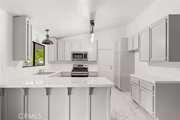 Hesperia, CA 92345,17805 Walnut