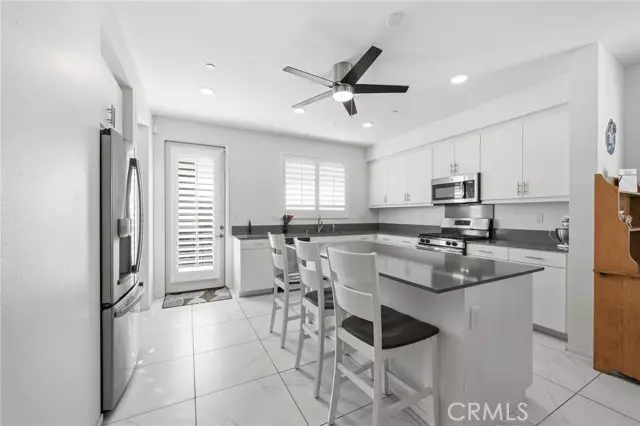 San Diego, CA 92154,5402 Calle Sandwaves