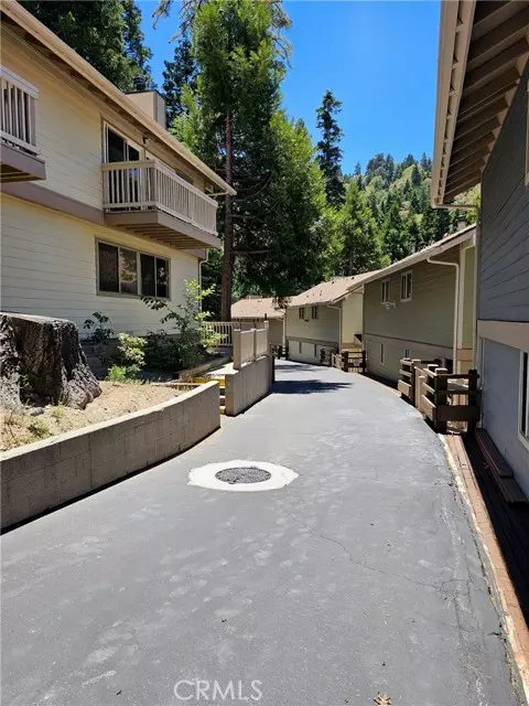 Lake Arrowhead, CA 92352,308 Canyon Crest