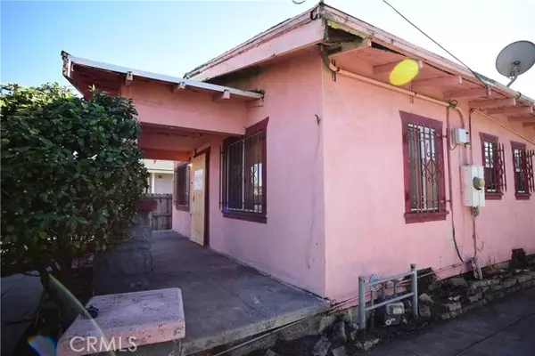 Los Angeles, CA 90037,142 W 58th