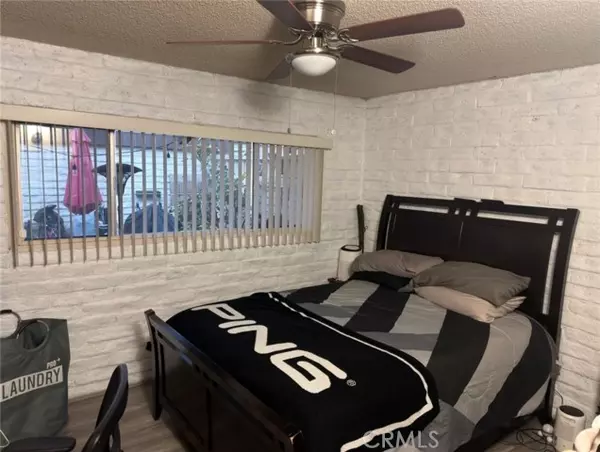 Yorba Linda, CA 92886,5118 Lakeview Avenue #4