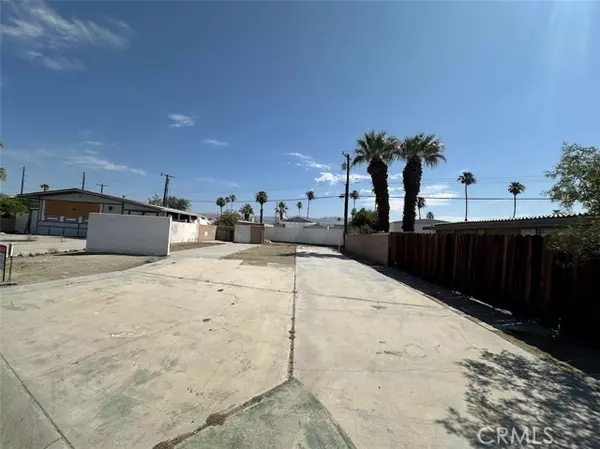 Thousand Palms, CA 92276,32060 Oakland