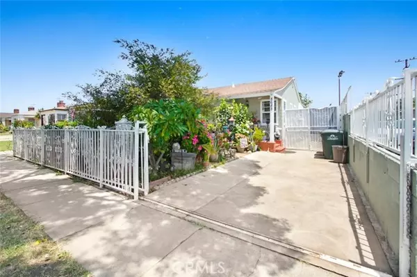 8688 S Gate Avenue, South Gate, CA 90280