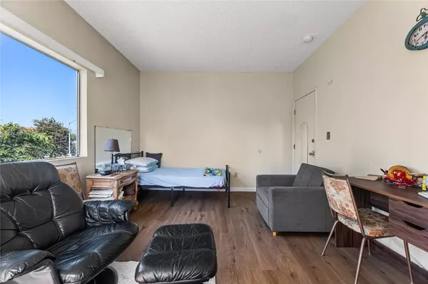 Los Angeles, CA 90019,1858 S Orange Drive