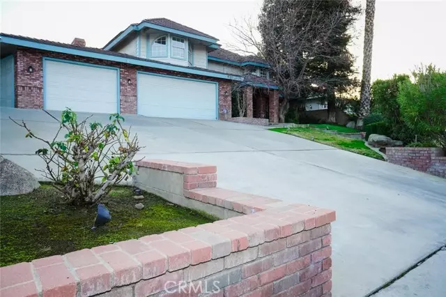 6305 Highland Knolls Drive, Bakersfield, CA 93306