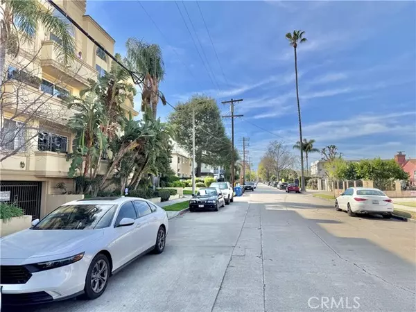 North Hollywood (los Angeles), CA 91602,10824 Bloomfield Street #204