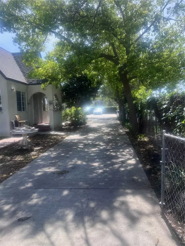 Santa Ana, CA 92701,404 E Chestnut Avenue