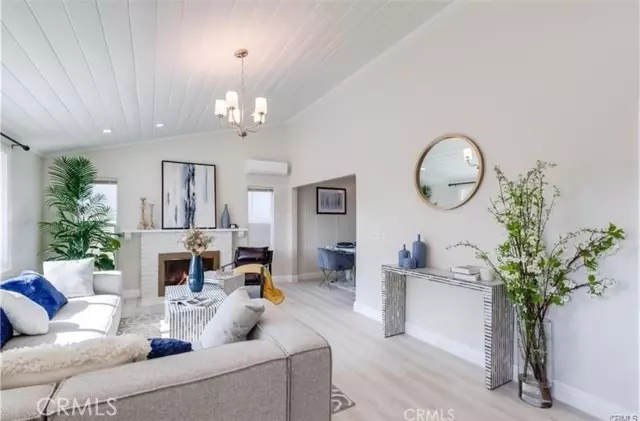 North Hollywood (los Angeles), CA 91606,6171 Cleon Avenue