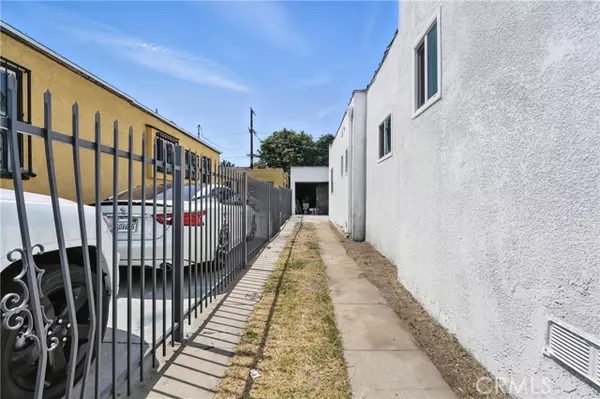 Los Angeles, CA 90047,1458 W 80th Street
