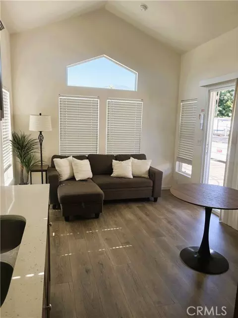 Monrovia, CA 91016,2548 Peck Road #9
