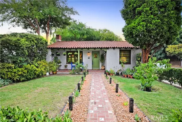 404 N Vinedo Avenue, Pasadena, CA 91107