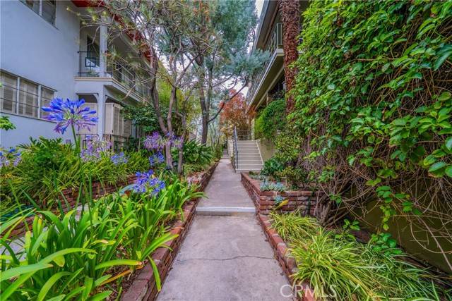4501 Finley Avenue #4, Los Angeles, CA 90027