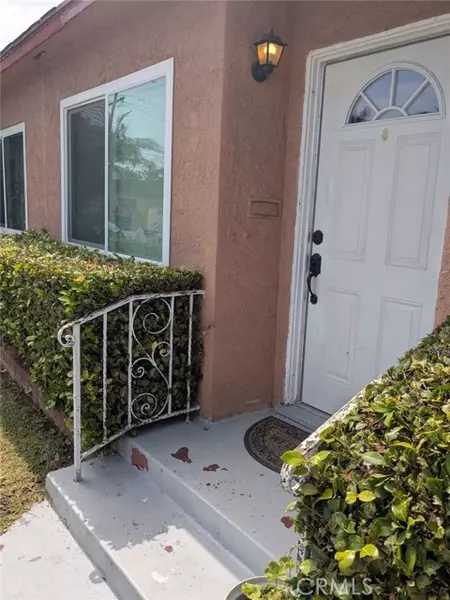 10406 San Carlos, South Gate, CA 90280