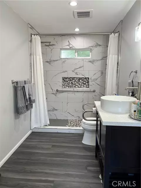 Burbank, CA 91504,7780 Shadyspring Place #B