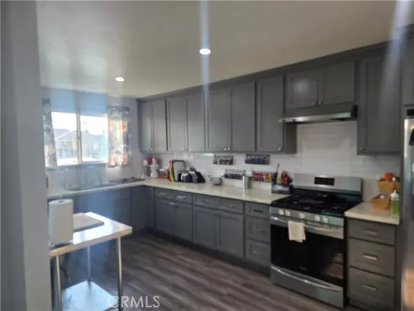 Compton, CA 90221,814 S Poinsettia Avenue