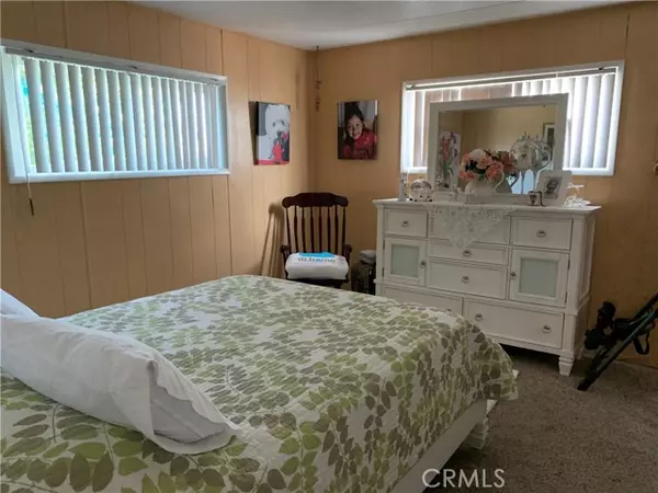 Laguna Hills, CA 92653,23301 Ridge Route DR #90