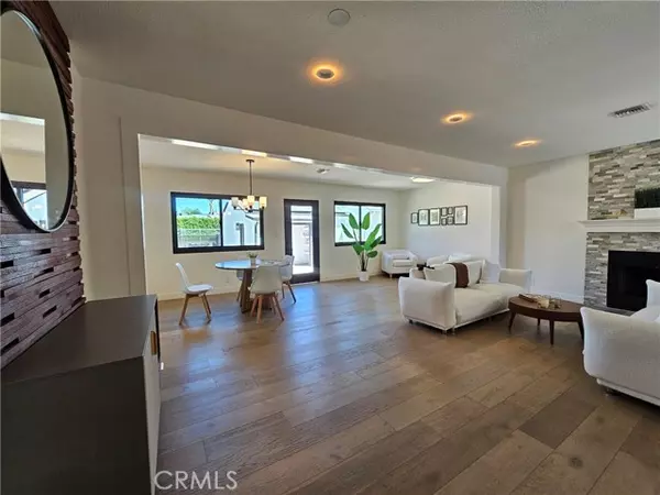 Van Nuys (los Angeles), CA 91406,17037 Covello Street