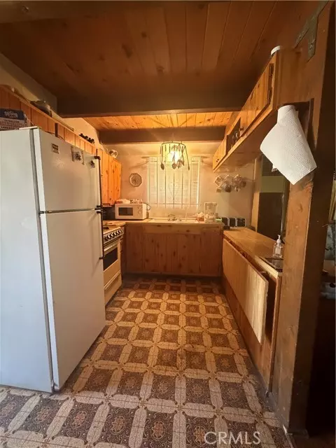 Running Springs, CA 92382,33415 Cedar Dr