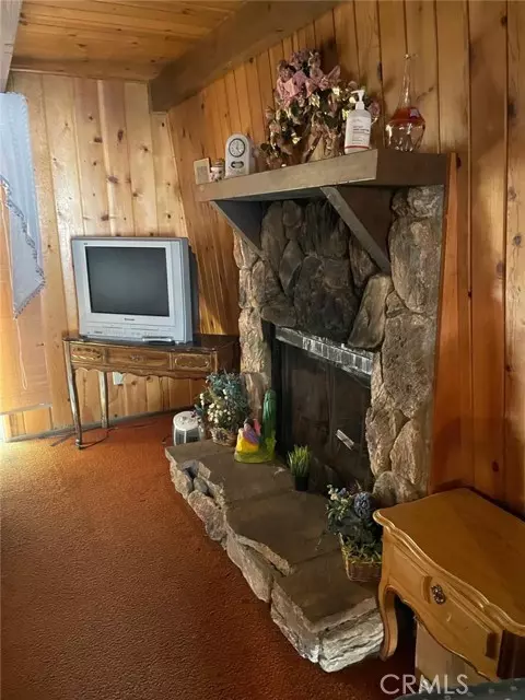 Running Springs, CA 92382,33415 Cedar Dr