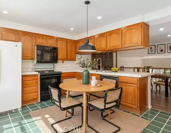 Tarzana (los Angeles), CA 91356,18360 Collins #E