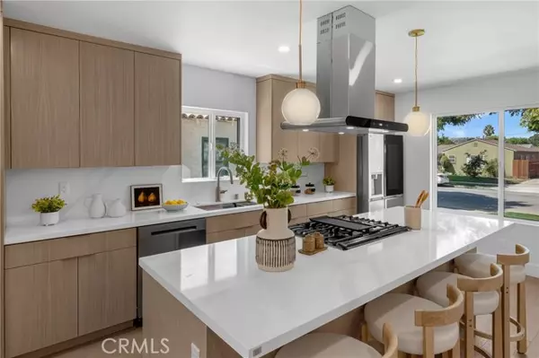 Los Angeles, CA 90016,3682 Buckingham