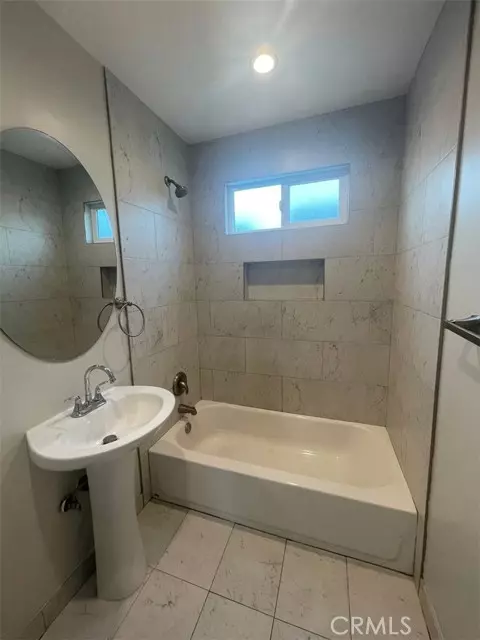 Los Angeles, CA 90011,1413 E 53rd