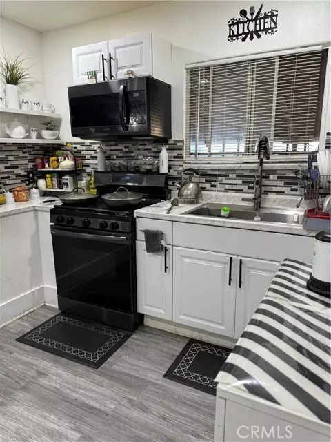 Los Angeles, CA 90044,800 W 97th