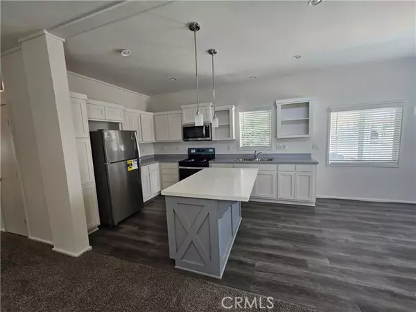 San Jacinto, CA 92583,999 S Santa Fe Avenue #35