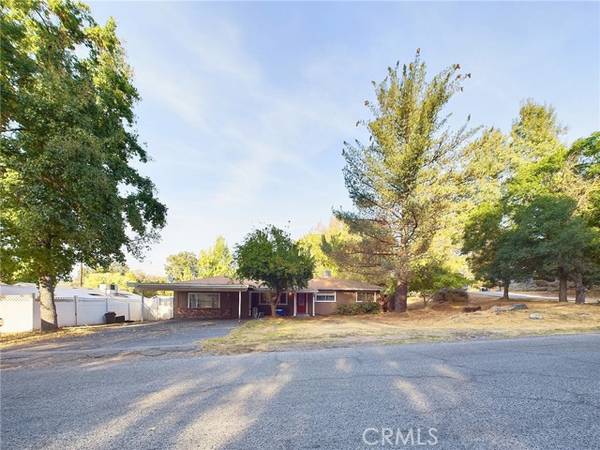 49701 Canoga Drive, Oakhurst, CA 93644