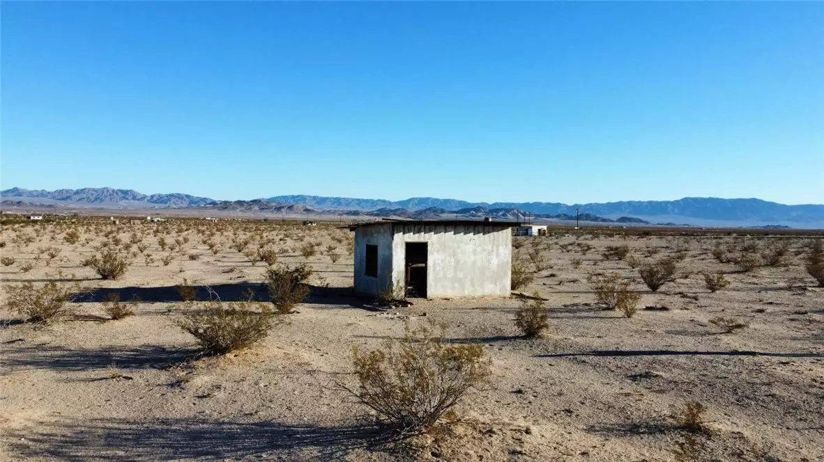 Twentynine Palms, CA 92277,101 2 Mile Road