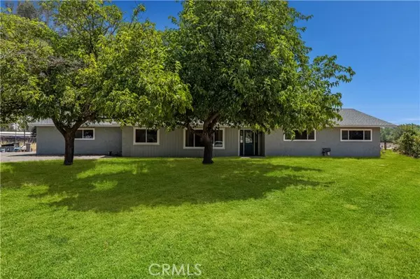 10858 N Armstrong Avenue, Clovis, CA 93619
