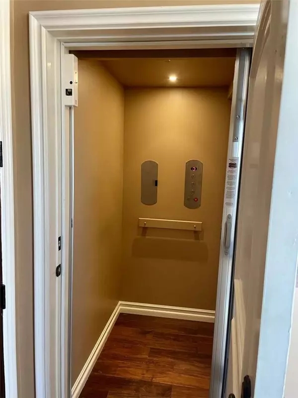 La Canada Flintridge, CA 91011,4430 Rosebank Drive