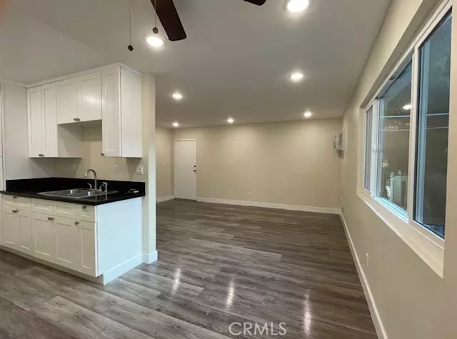 Panorama City (los Angeles), CA 91402,14805 Chase Street #221