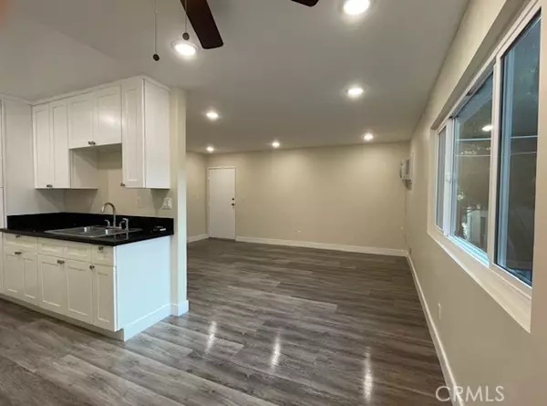 14805 Chase Street #221, Panorama City (los Angeles), CA 91402