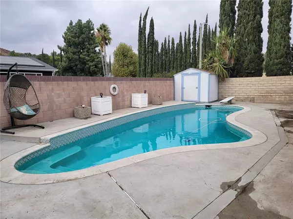 Canyon Country (santa Clarita), CA 91387,28975 Gladiolus Drive