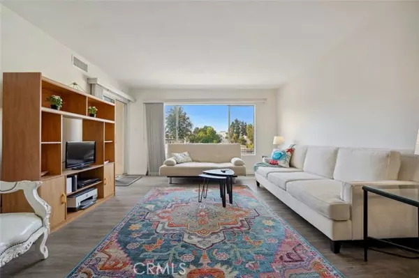 14335 Huston Street #212, Sherman Oaks, CA 91423