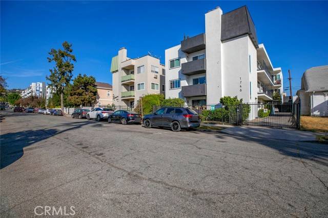 1748 N Kenmore Avenue #203, Los Angeles, CA 90027