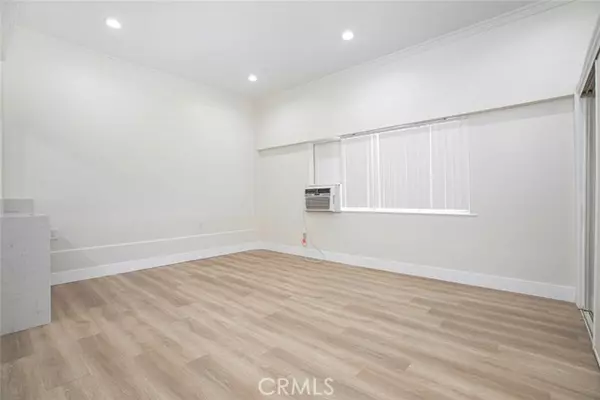 Van Nuys (los Angeles), CA 91401,14319 Tiara Street #2