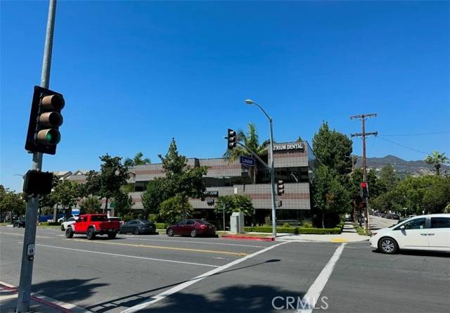 221 E Glenoaks Boulevard, Glendale, CA 91207