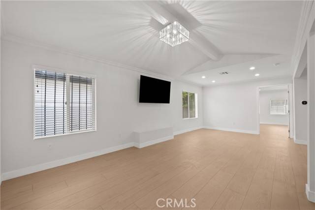 Sherman Oaks, CA 91403,5025 Noble Avenue